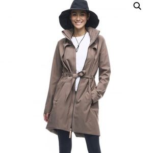 BNWT - Finola rain jacket by Indyeva - XL